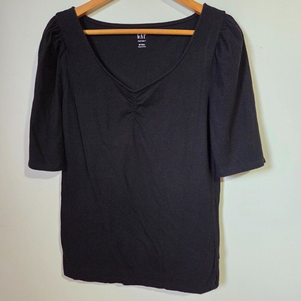 EUC GAP BLACK FEATHER T V NECK CINCHED HALF SLEEVES TEE SIZE M TALL
